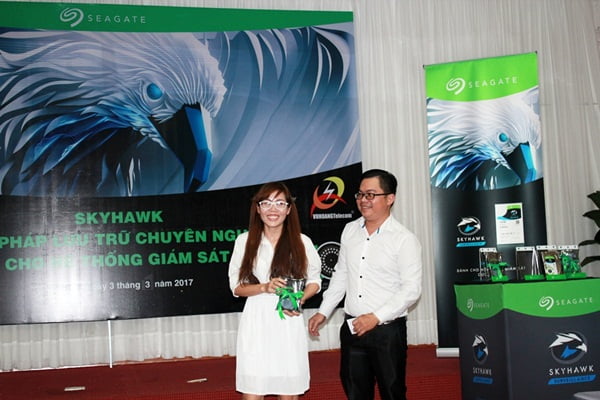 Đại lý trúng thưởng giải 3 là 01 ổ cứng Skyhawk 1TB