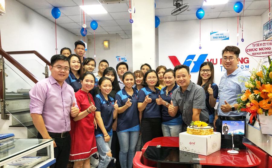 Tập thể Vuhoangtelecom chúc mừng ngày Doanh nhân Việt Nam 13/10/2019