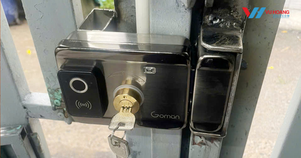 Khóa Cửa Vân Tay: Giải Pháp An Ninh Hiện Đại Cho Gia Đình