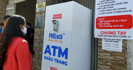 Vuhoangtelecom mở điểm ATM khẩu trang miễn phí ở quận Bình Thạnh