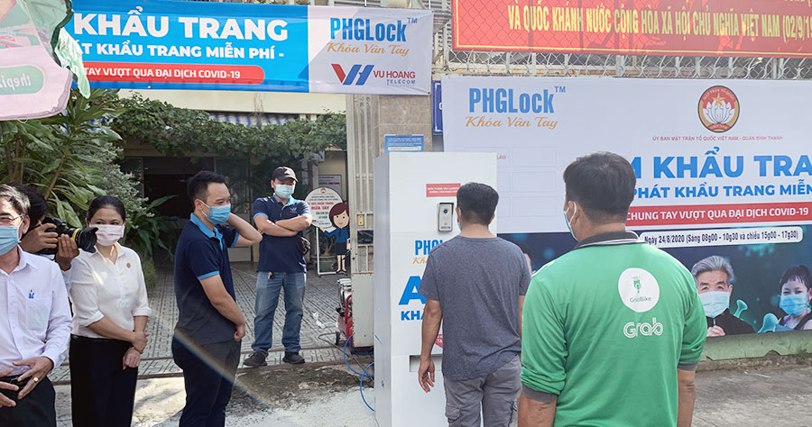 Vũ Hoàng chung tay mở điểm ATM khẩu trang thứ 2 tại quận Bình Thạnh