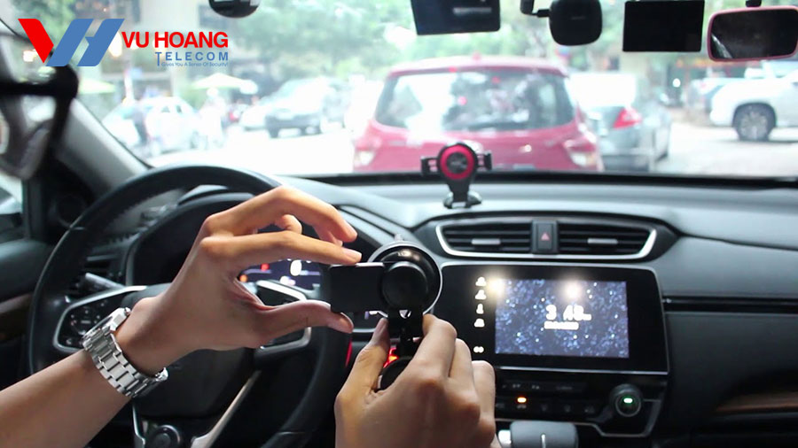 cần lắp chân đế vào thân máy của camera