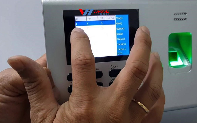 cach doi dau van tay tren may cham cong nhanh nhat-2