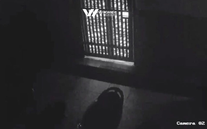 camera quan sat bi toi den mat hinh phai lam sao-3