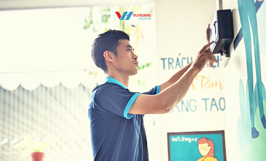 Lắp đặt và bảo trì máy chấm công tại trường học