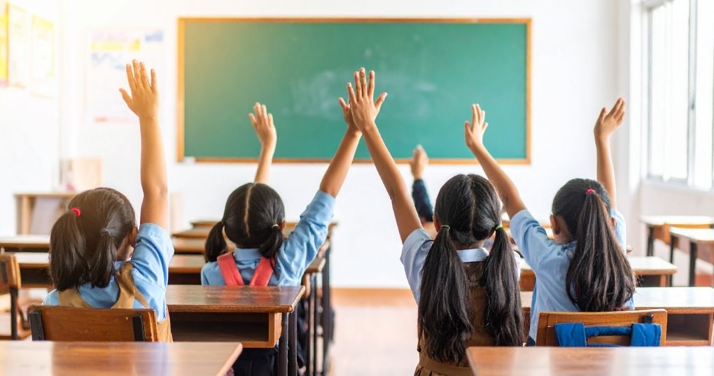 Đầu tư vào máy chấm công Dahua cho trường học