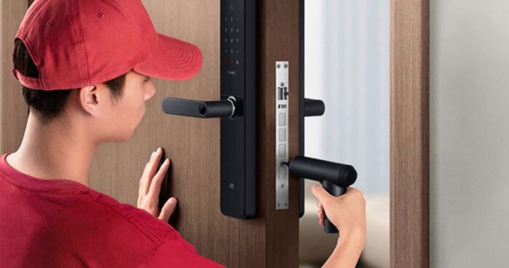 Vì Sao Khóa Điện Tử Là Lựa Chọn Tối Ưu Cho Cửa Nhôm?