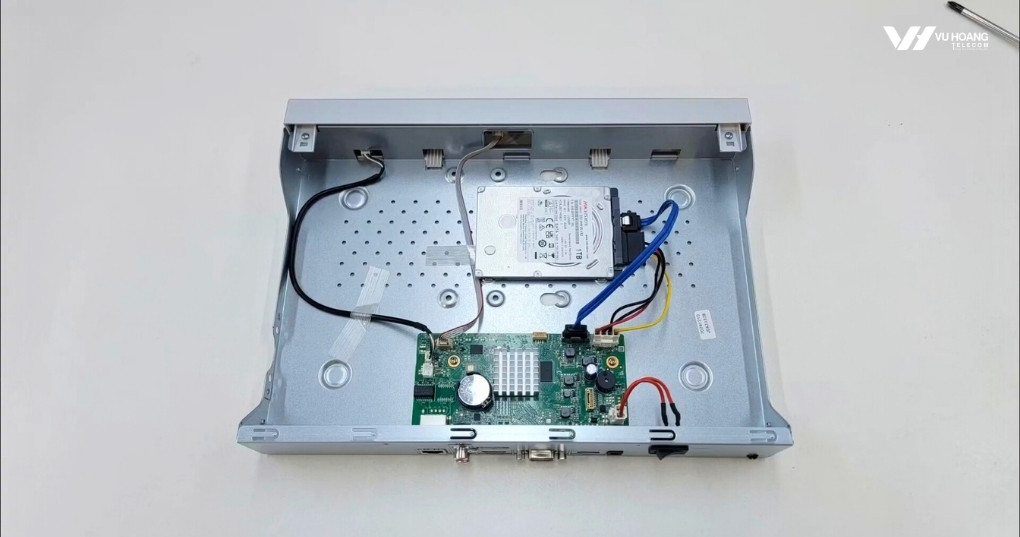 Bước 3 - Kết Nối Cáp SATA Và Nguồn Điện